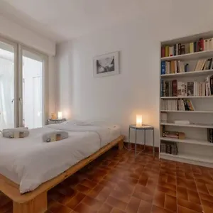 Grand Lumineux Pour 2 A 4 Personnes A Intra-muros Wifi Gratuit Avignon